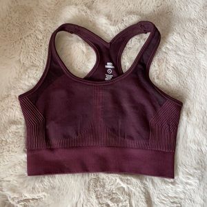 Good American sports bra!